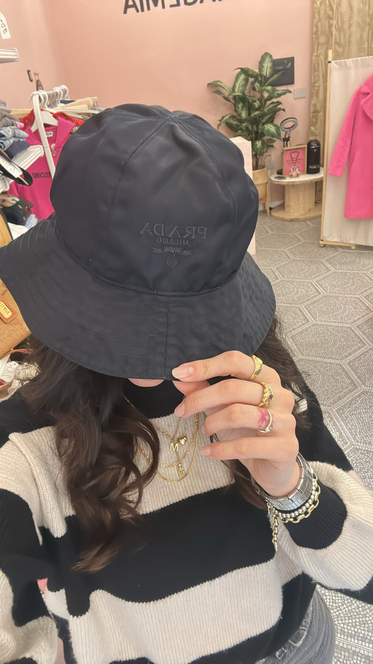 Cappello pescatore Prada