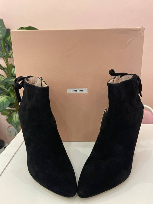 StivaliTronchetto suede Miu Miu
